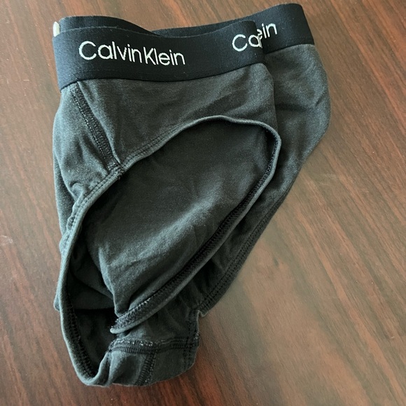 Calvin Klein - Picture 2 of 4